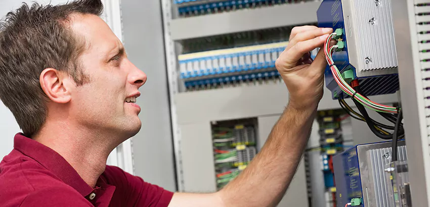 Offshore and Petroleum Facility Electrician in Roswell